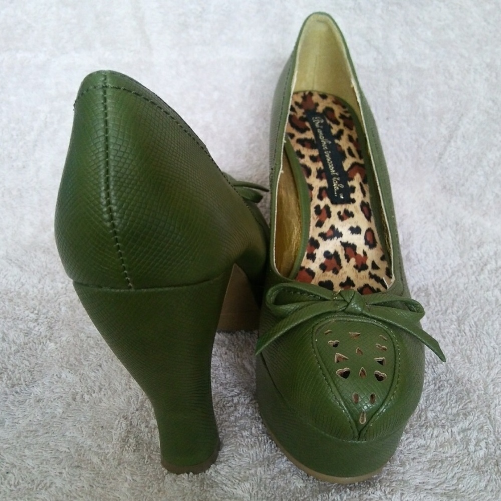 Green Platform Vintage Inspired B.A.I.T. heels